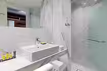 atham-bathroom-0019-hor-clsc.avif