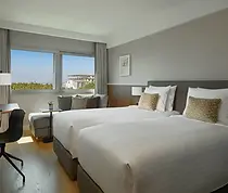 atham-guestroom-5880-hor-clsc.webp