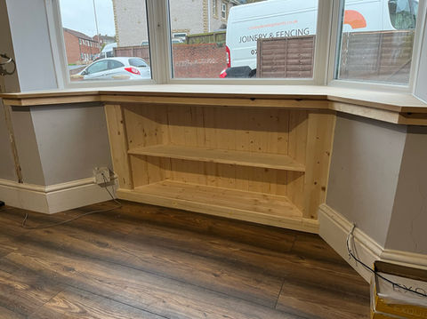 Bay window shelving seat