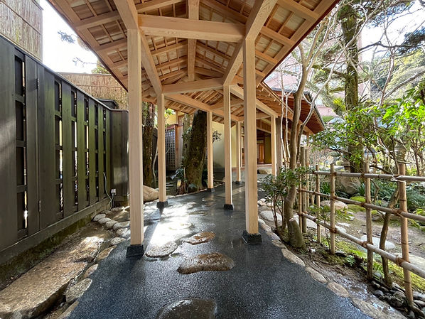 木材を使った和のアプローチ