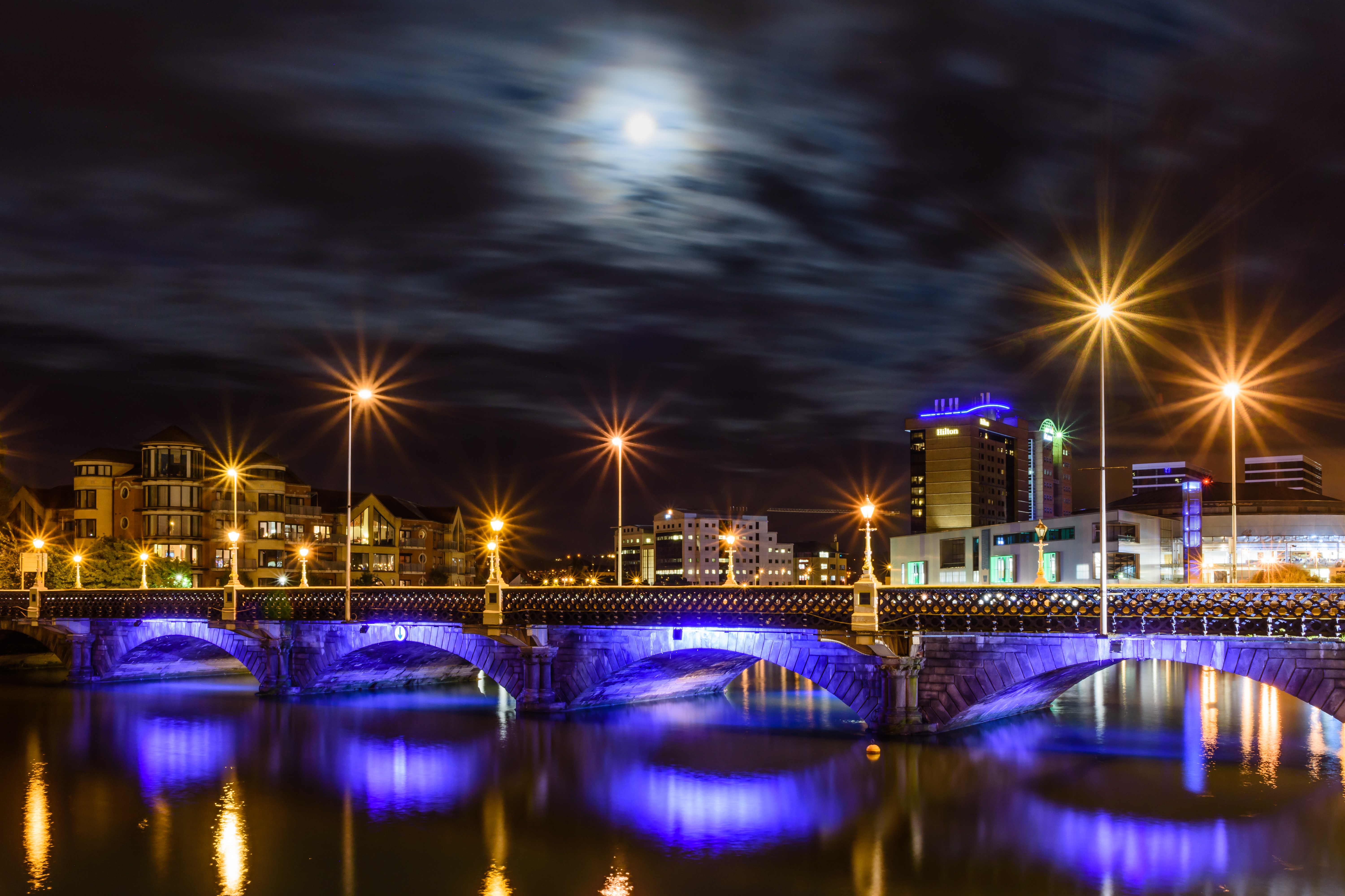Moon Light Queen's Bridge - REF:49