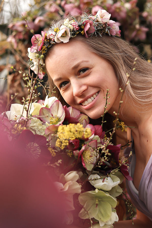 Brautstrauß Helleborus, Winter Hochzeit mit Helleborus Ice' N Roses Schneerosen, Foto: Maja Kruse