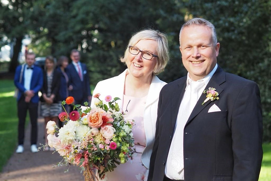 Brautstrauß Herbst, Dahlien Rosen, nachhaltige Hochzeitsfloristik Bremen, Slowflowers, Foto: Silke Schalhorn