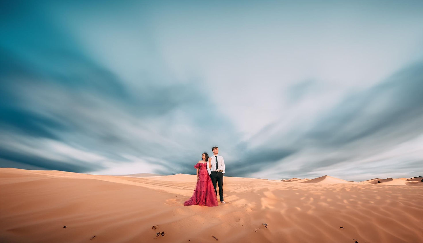 sand dunes engagement session