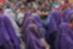 Las Ánimas Penitentes son mujeres cubiertas con velos blancos que representan la búsqueda de redención y perdón.