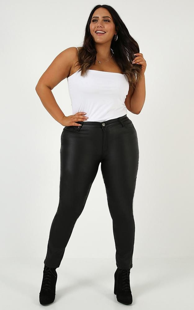 Pantalón Engomado de Cuero Negro Talles Especiales