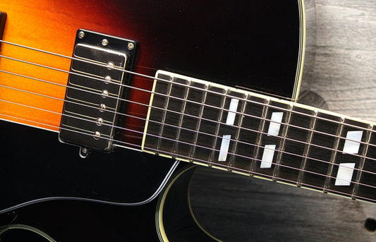 Eastman AR372CE SB
Guitar-Inn