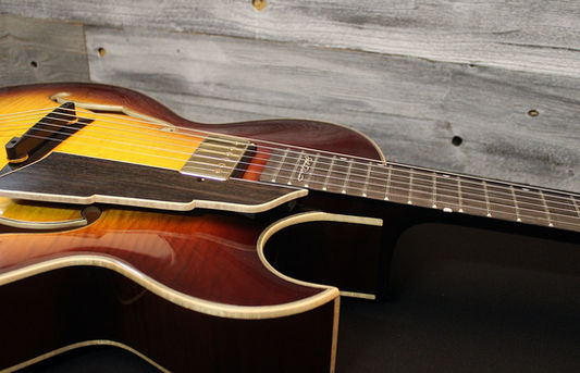 Eastman AR480CE-SB "John Pisane"
Guitar-Inn