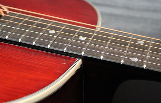 Eastman E10 OOSS/V
Guitar-Inn