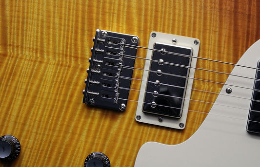PJD Carey Elite Honey Burst
Guitar-Inn