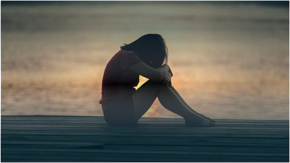 Sad woman mask.png