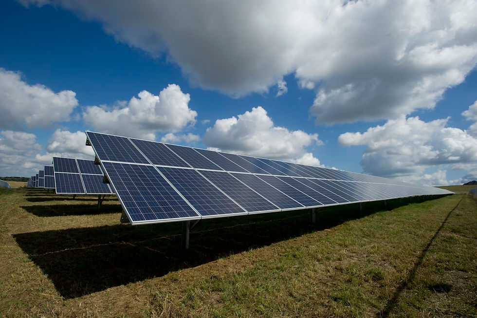 Photovoltaikanlage auf Hausdach im Bodenseeraum bei sonnigem Wetter in der Region Tettnang