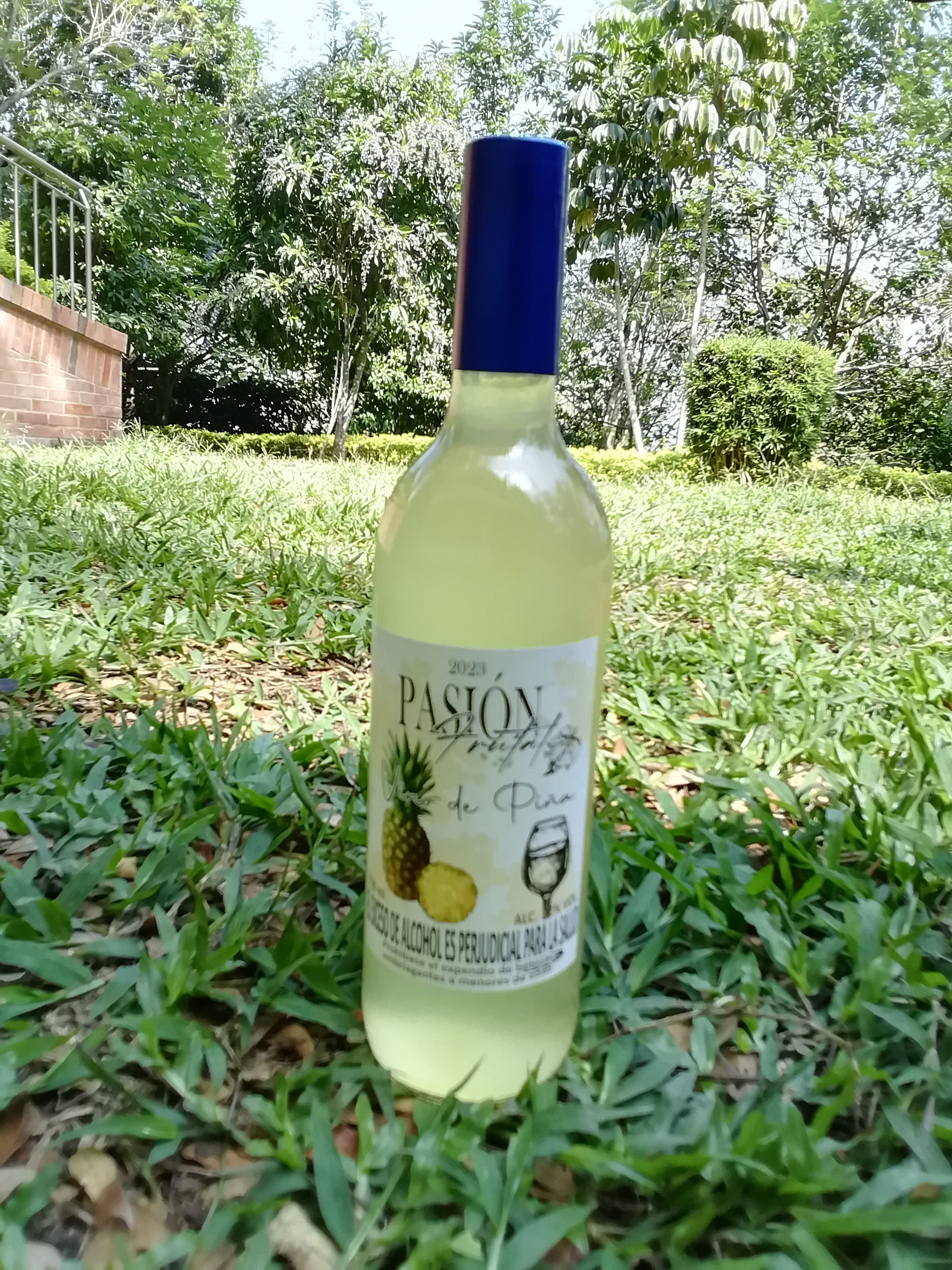 Pineapple wine. 750 ml bottle