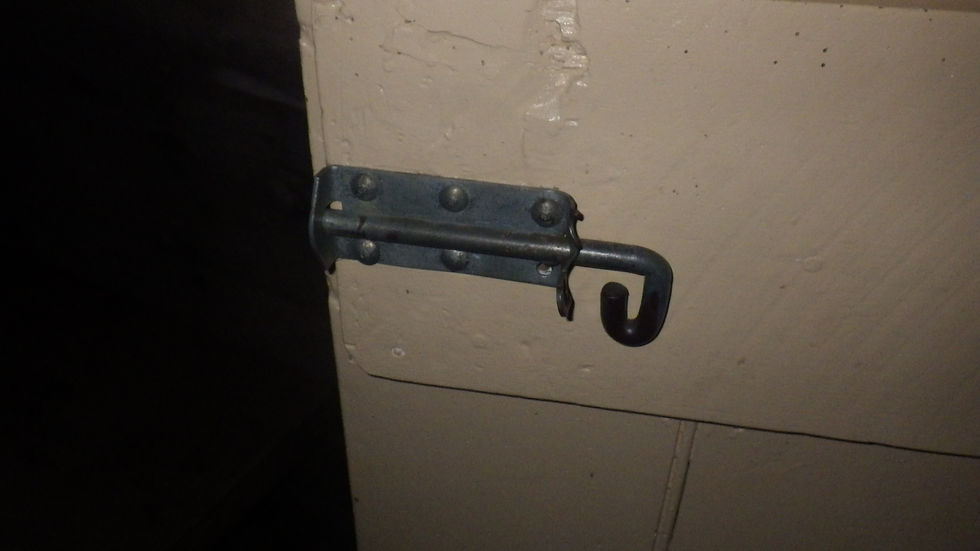 Ferme a clef.
