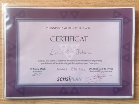 2023 : Obtention du certificat de Formateur Sensiplan® (Conseiller en planning familial naturel Sensiplan®) et séjour à Bruxelles