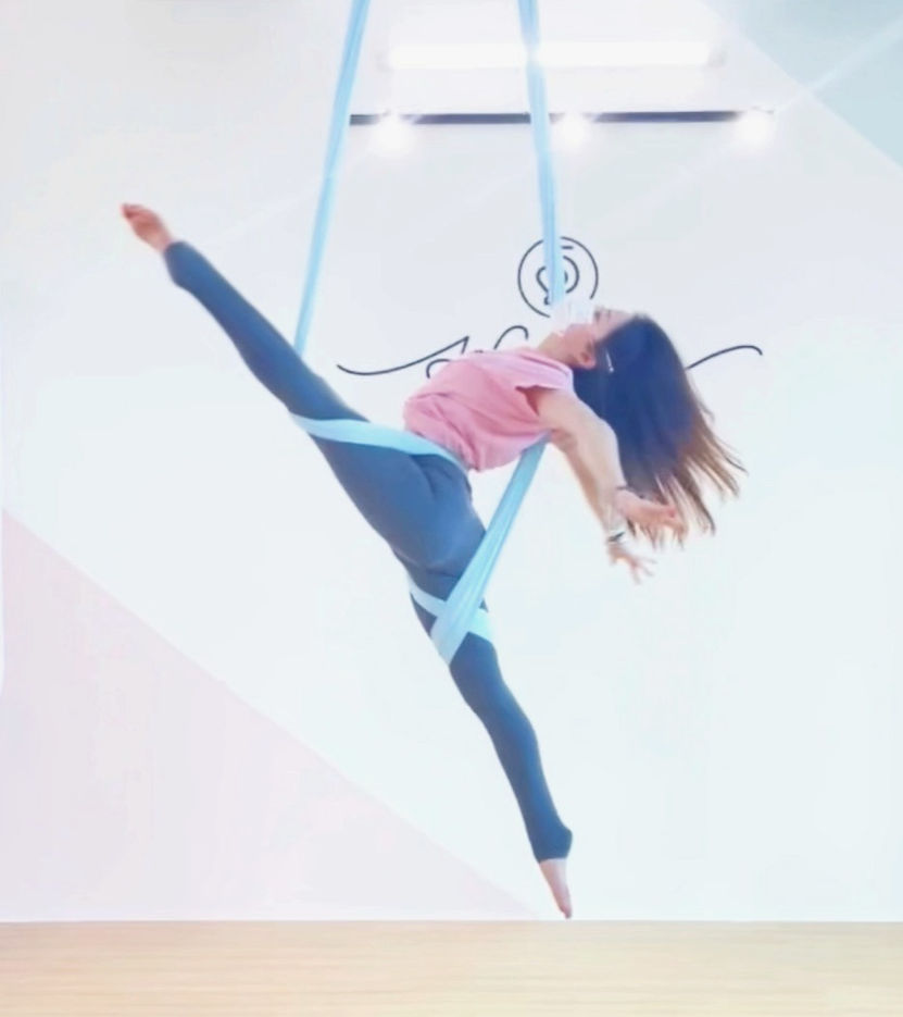 Hammock Flow
空中吊床舞蹈