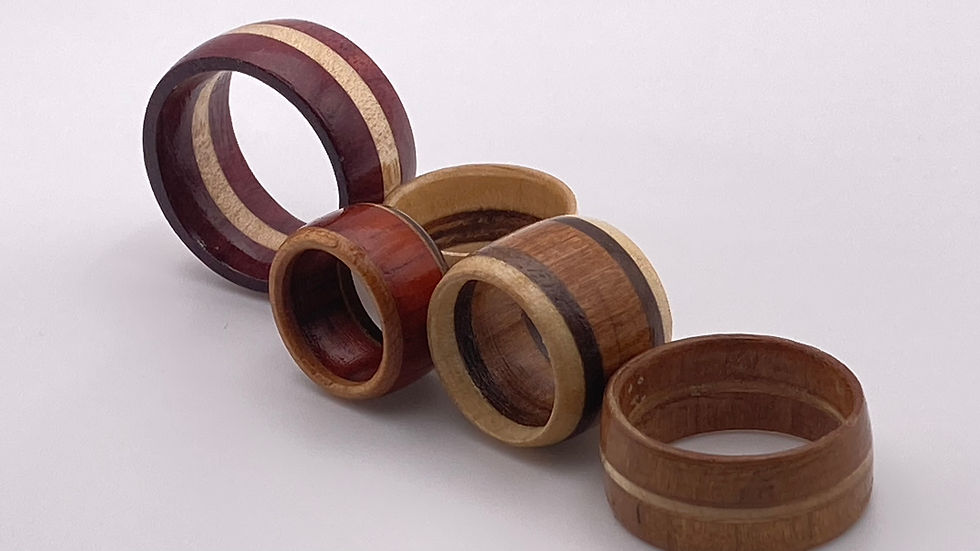 Miniaturbild: Anello in legno