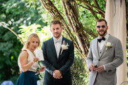 Bräutigam und Trauzeuge @mischabaettig.com