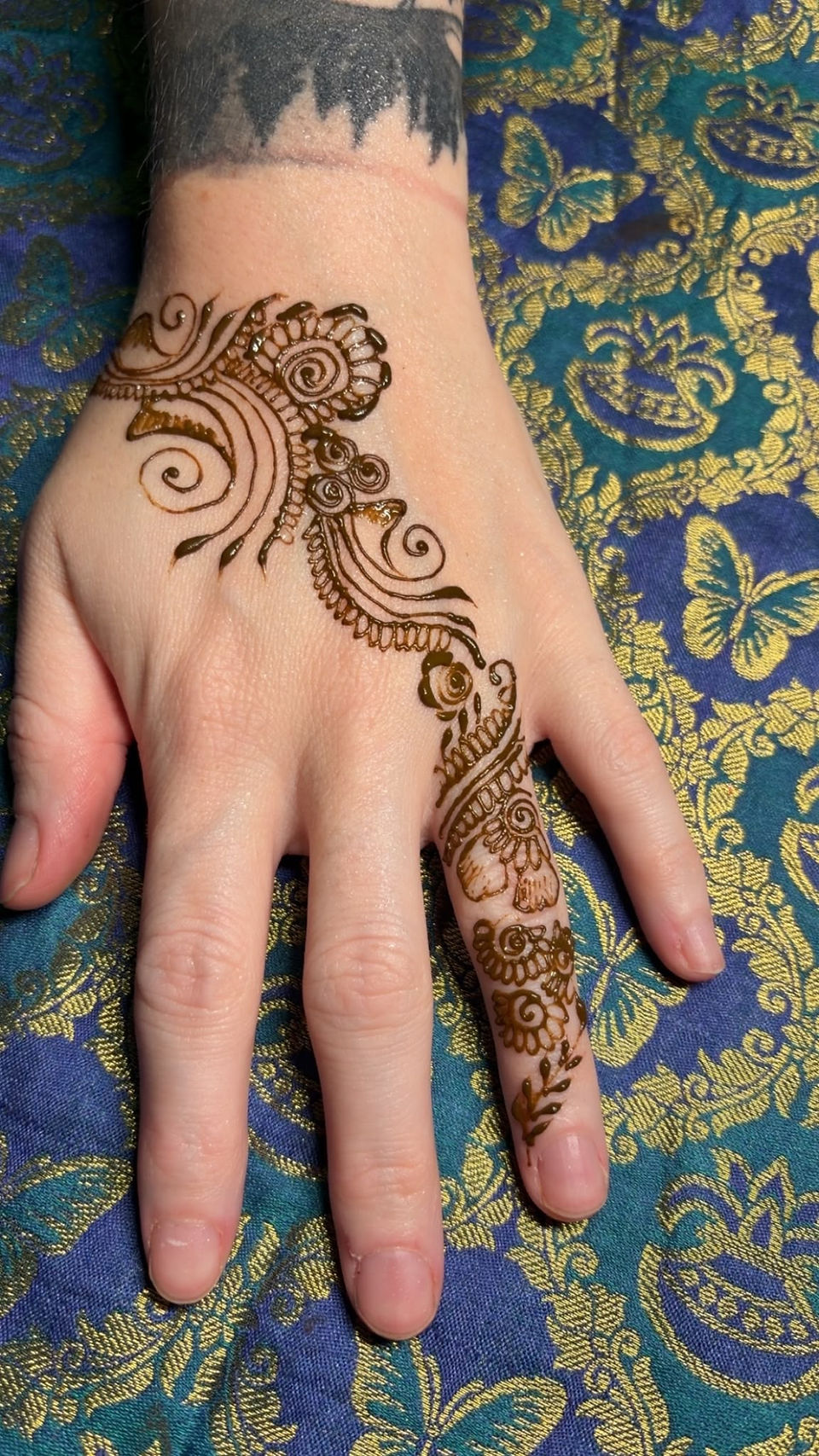 Henna artist