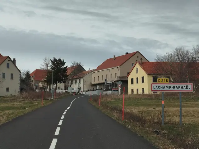 Maison à Lachamp-Raphaël, photographie 2