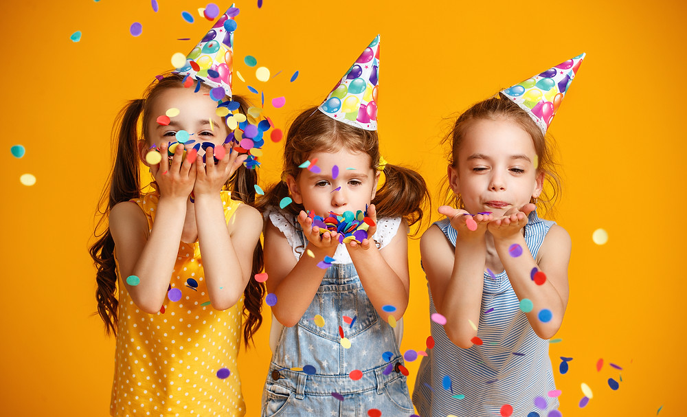Kinderfasching, Partyideen, Fasching, Kinder, Kinder Make-up, Natürliche Kosmetik, gesunde Snacks, lustige Kostüme, Dekoideen