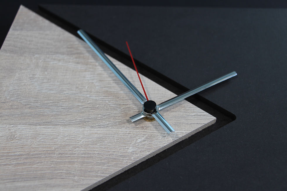 Miniaturbild: Uhr "Boot Up" Light Wood and Black (30cm Durchmesser)