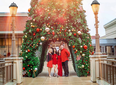 Christmas outdoor family photo session. Fire Art Studios. Space Coast Florida photographer.