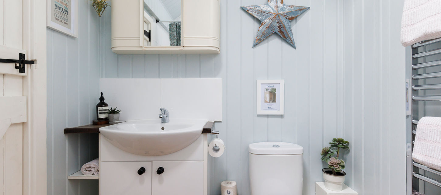 Full bathroom with Shower & Bath.