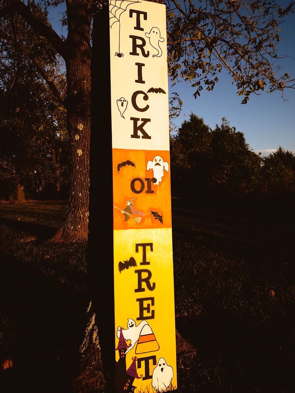 Thumbnail: Trick or Treat Halloween porch sign
