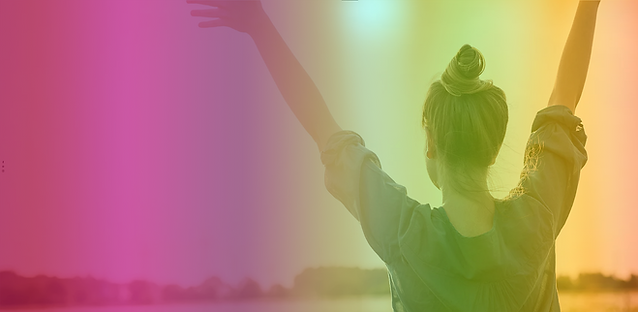 אישה עם זרועות מורמות, נוף טבע