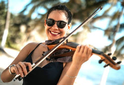 Female violinist 2