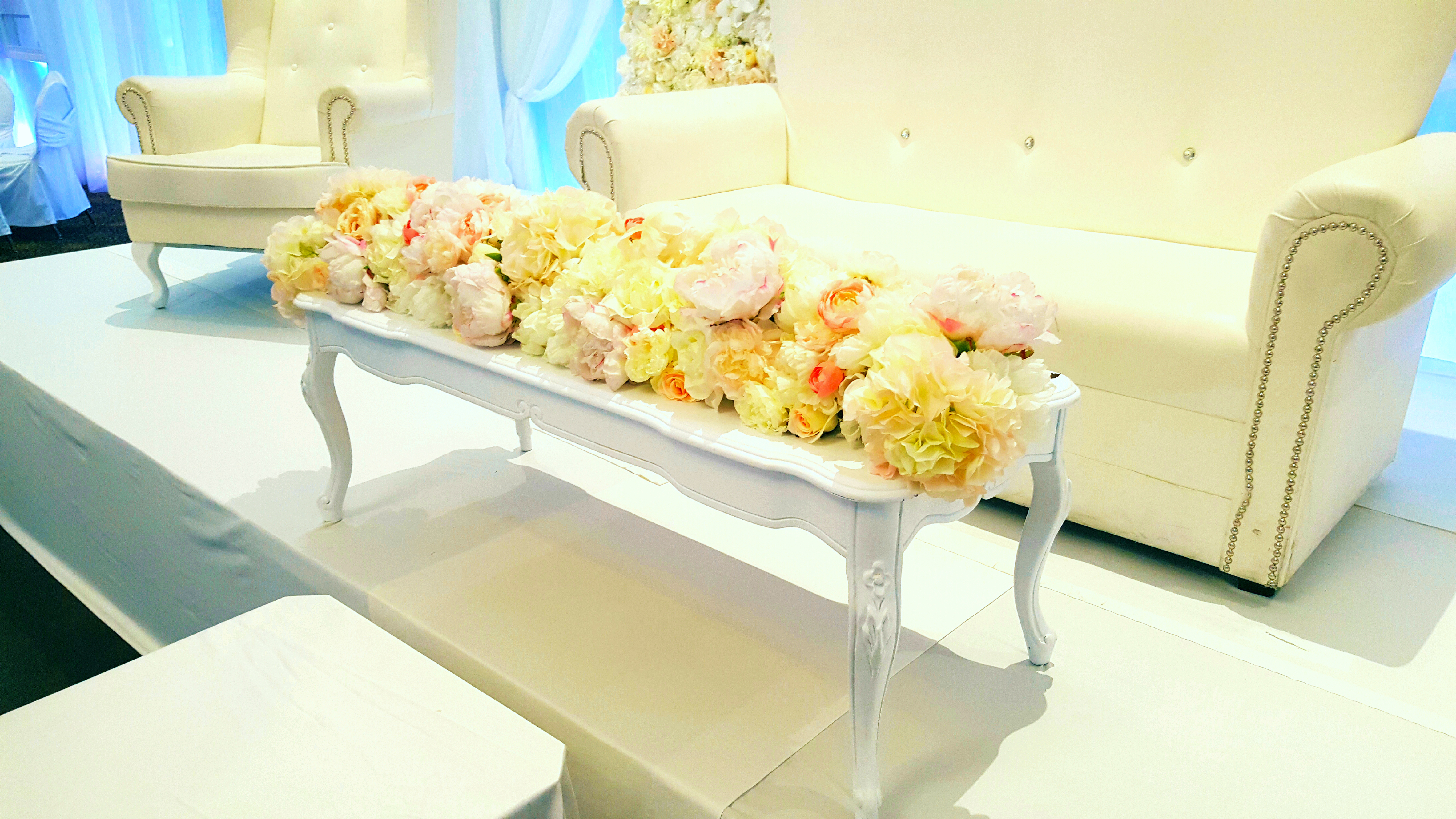 White baroque table