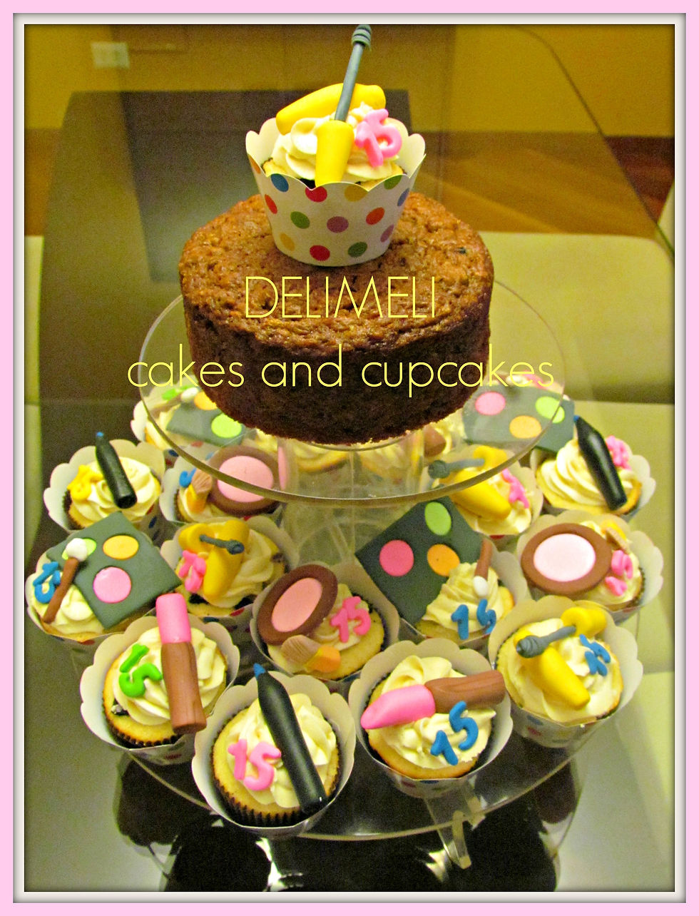 Torre cupcakes con maquillaje