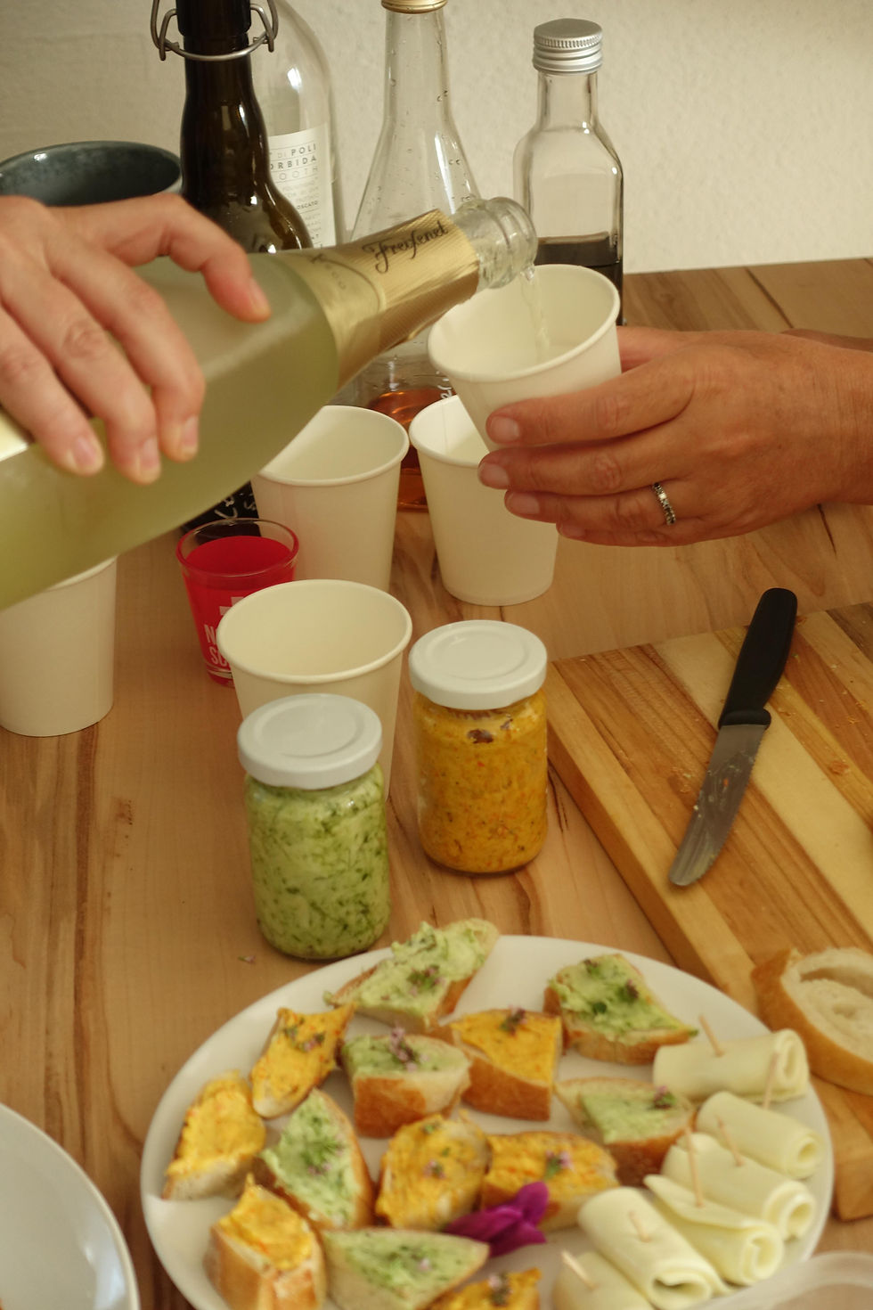 Teamanlass einer Zahnarztpraxis mit wildem Apero