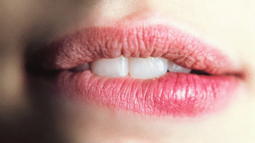 sexylip.gif