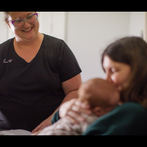 A Jacksonville Baby Company postpartum professional teaching new parents newborn care during the fourth trimester in Jacksonville, Florida.