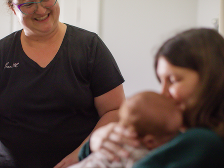A Jacksonville Baby Company postpartum professional teaching new parents newborn care during the fourth trimester in Jacksonville, Florida.