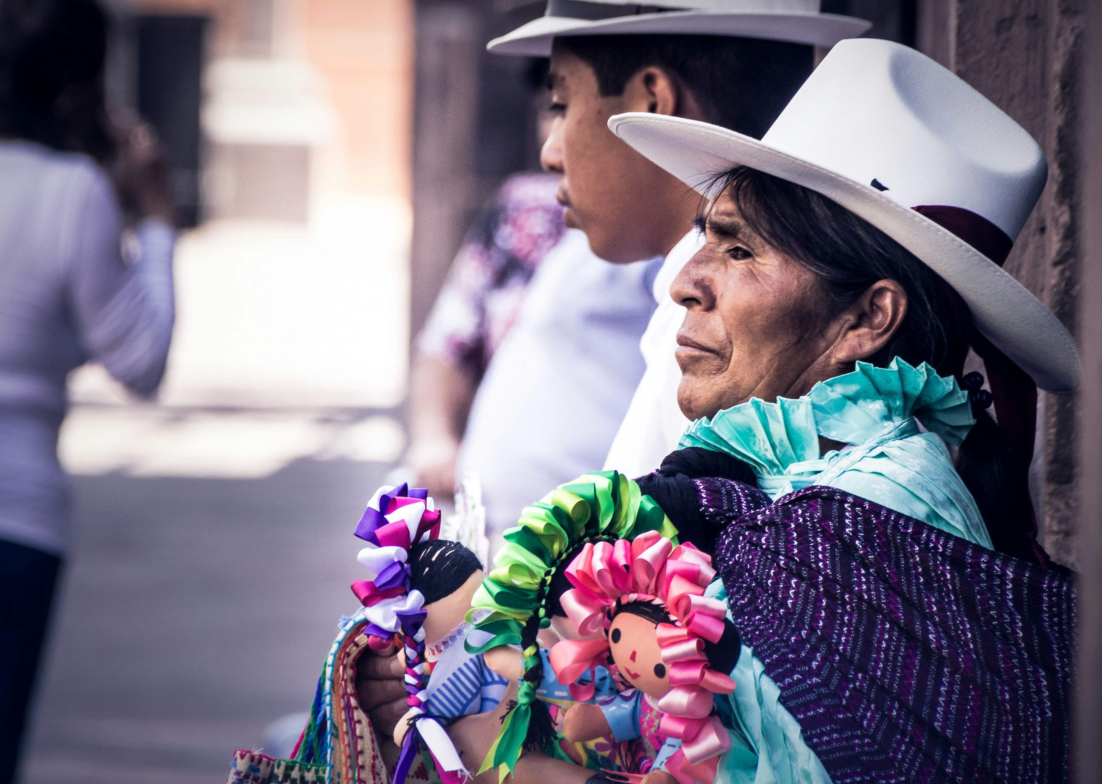 Desfile indígena en México City celebra Día Internacional