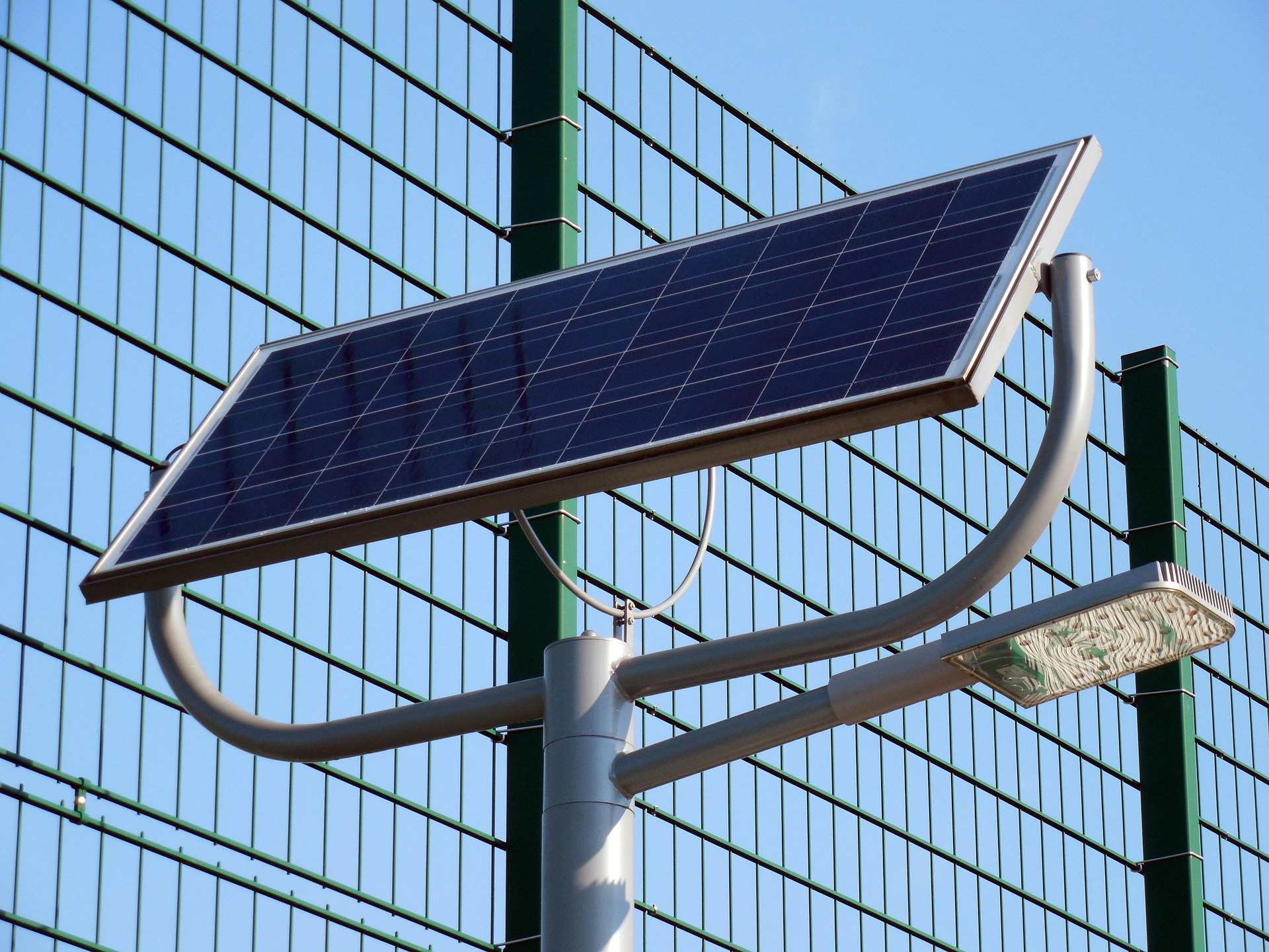 México inaugura parque solar en Baja California con inversión estadounidense