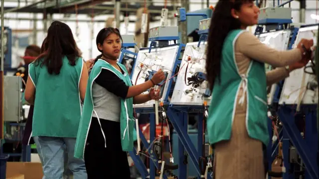 Renegociación del T-MEC: Lighthizer advierte a México sobre superávit comercial y lazos con China
