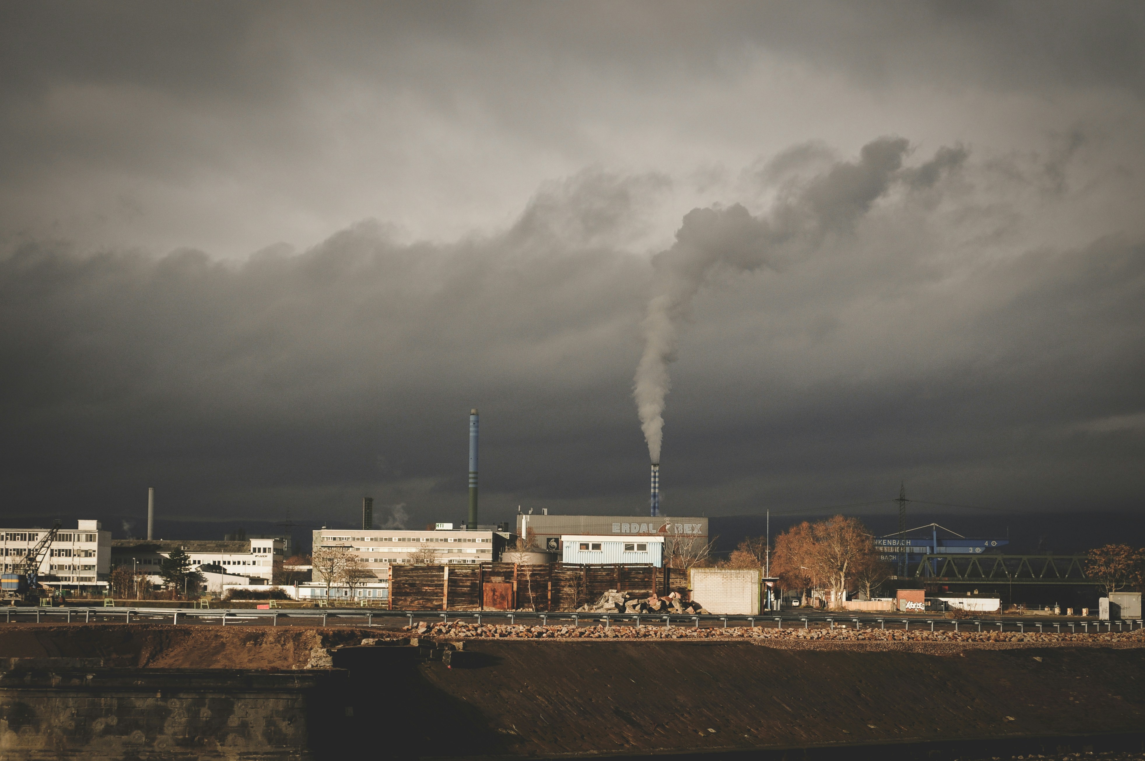 Estados Unidos enfrenta retrocesos en políticas de energía limpia bajo Trump