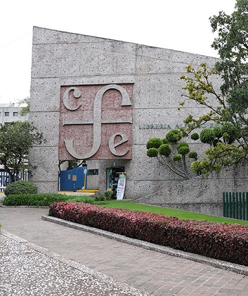 Escritoras mexicanas exigen renuncia de Paco Ignacio Taibo II al frente del Fondo de Cultura Económica por comentarios polémicos