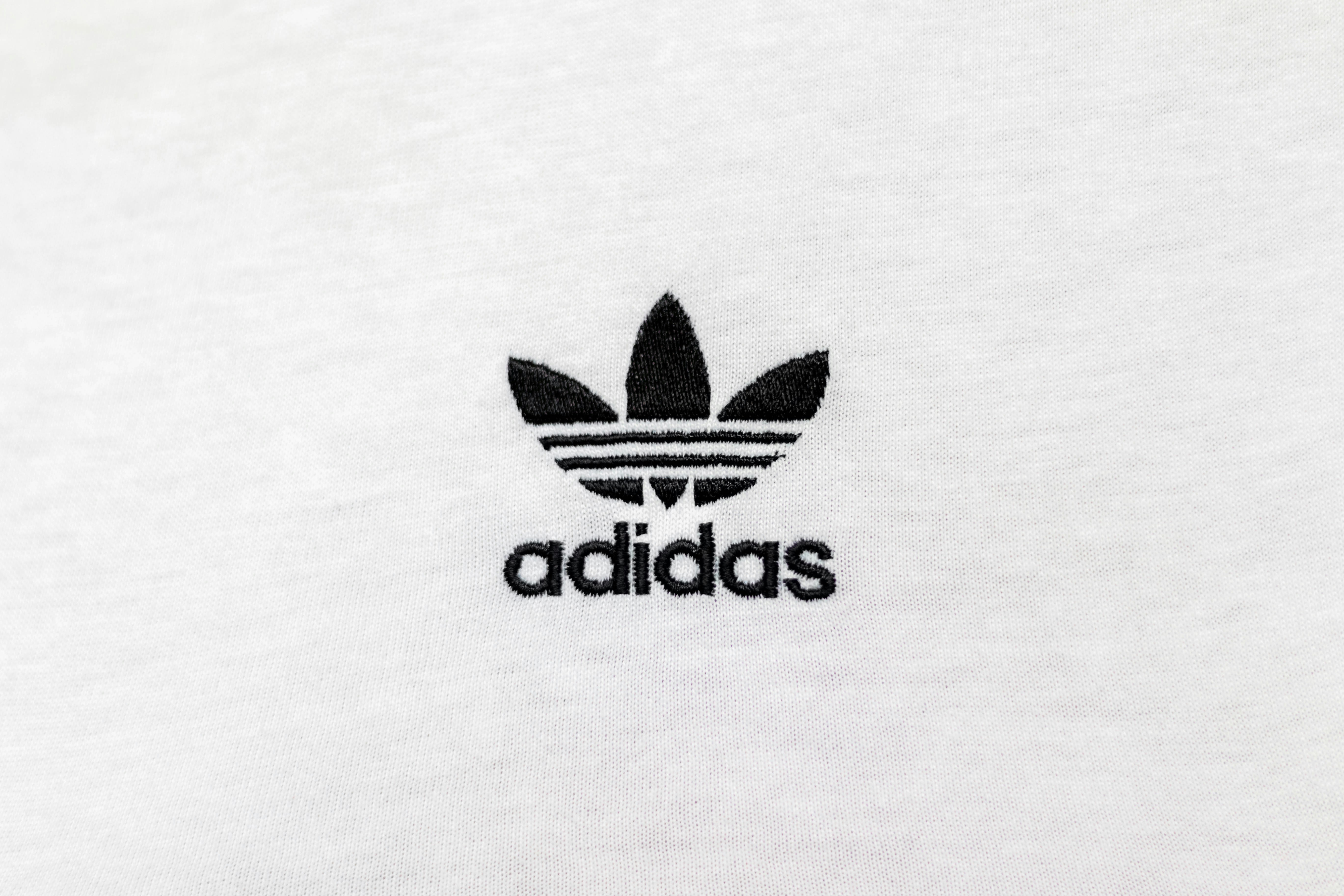 México acusa a Adidas de apropiación cultural por diseño de sandalias