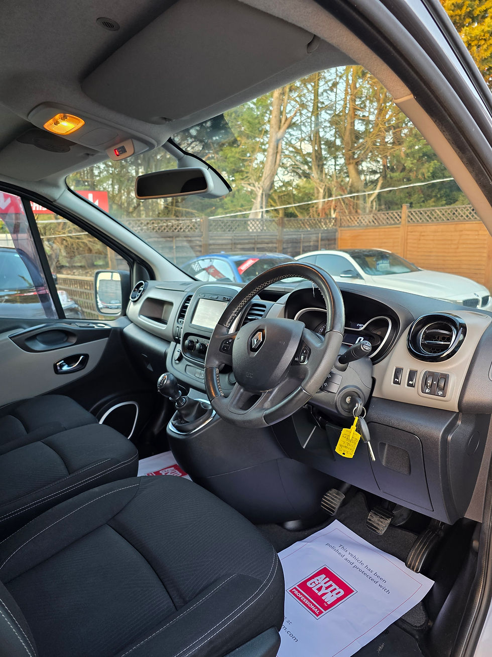 Thumbnail: 2015 Renault Trafic 1.6 dCi Energy 27 Sport SWB Standard  Roof

HPI clear 