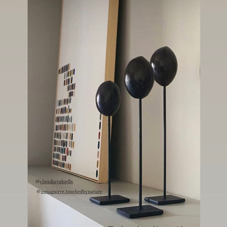 Estas esculturas consiguen que la belleza de su madera les proporcione una nueva vida.
- Base peana 10cm x 10cm
- Peso < 1kg
- Tamaño 45-40-30cm.
Todas las piezas están numeradas y firmadas.