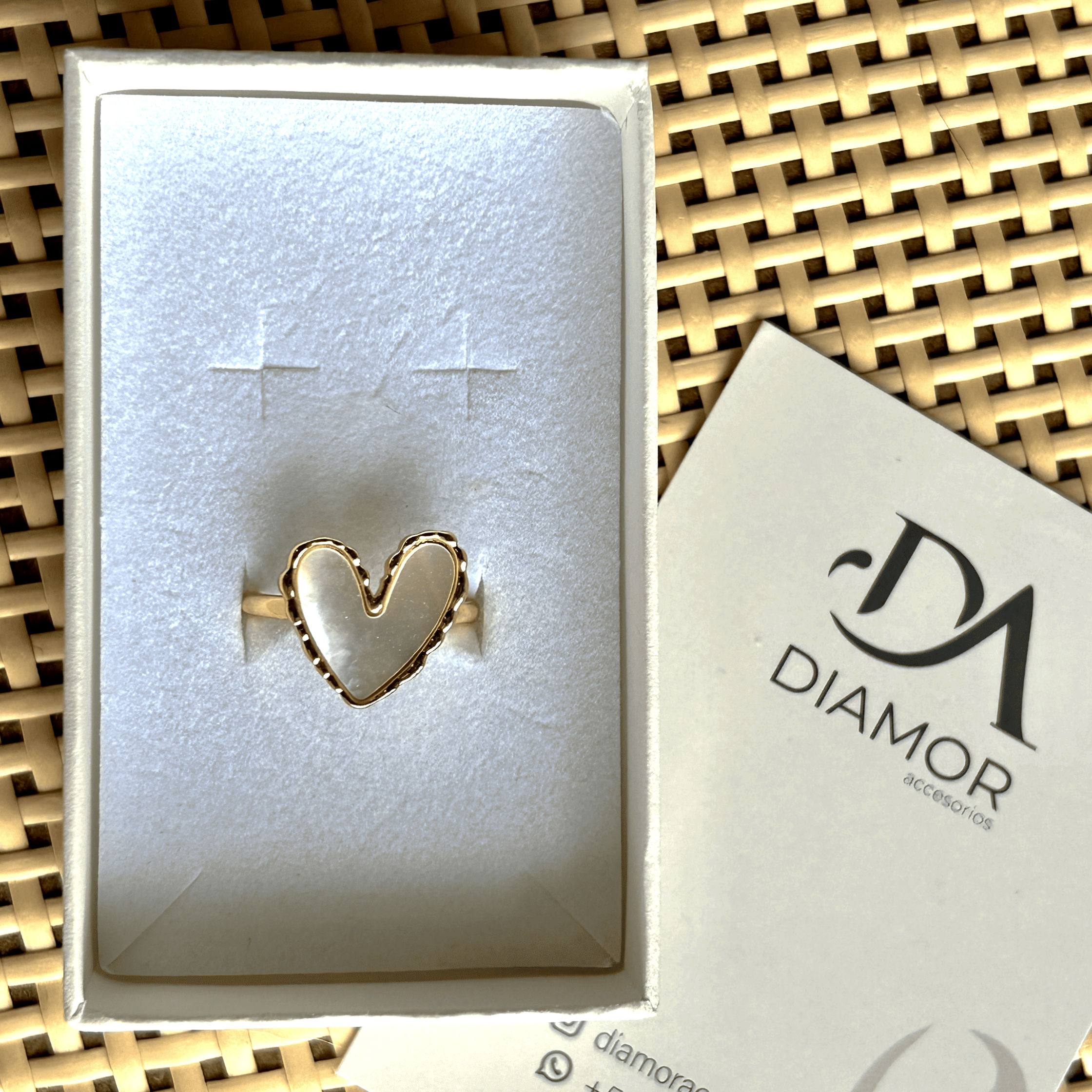 Anillo borde de corazón