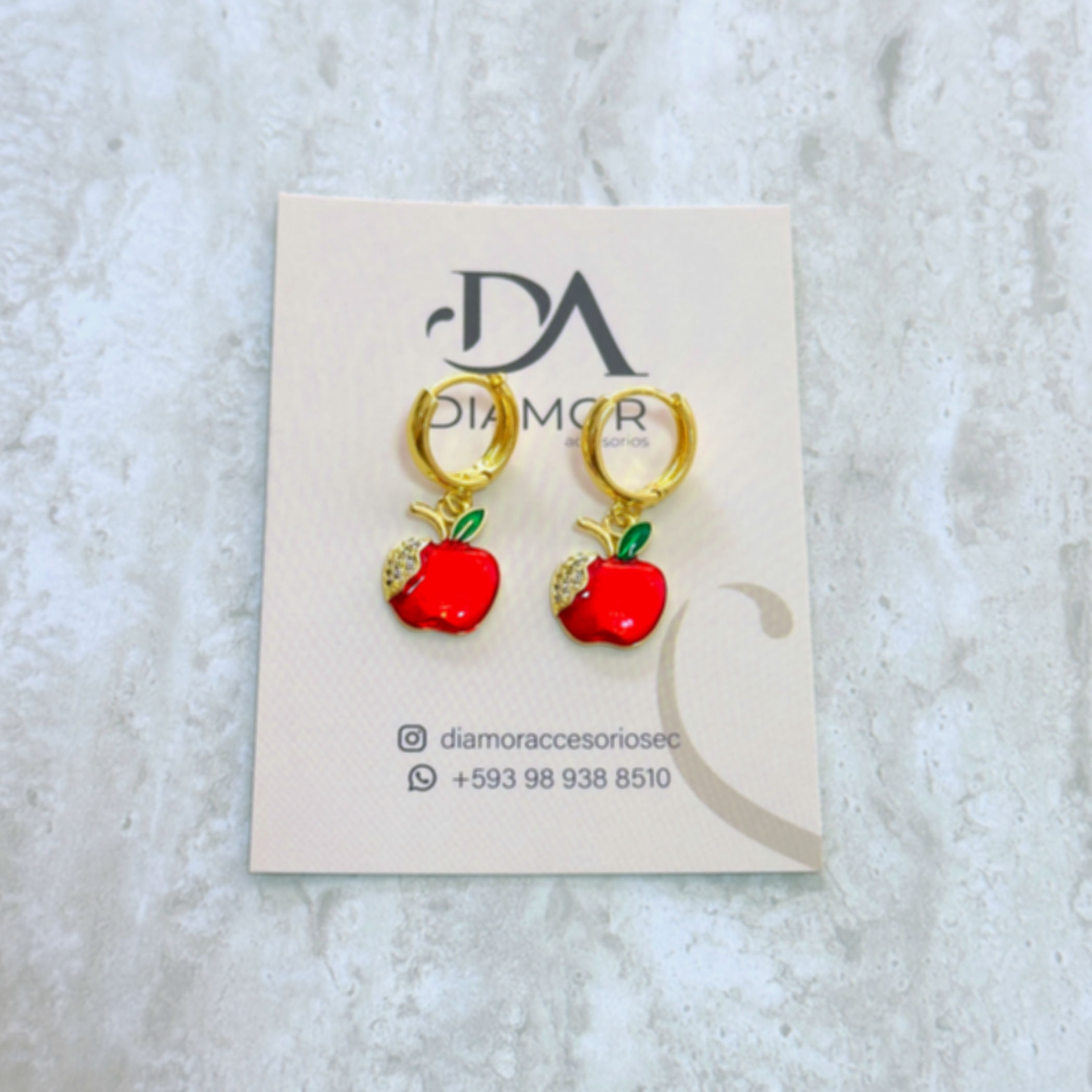 Aretes manzana mordida