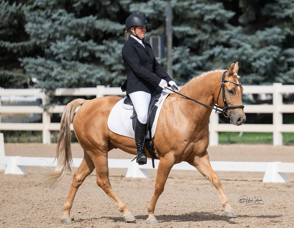 Nina Halvorson and Nu Top Shelf Whizkey, photo by Una Shad