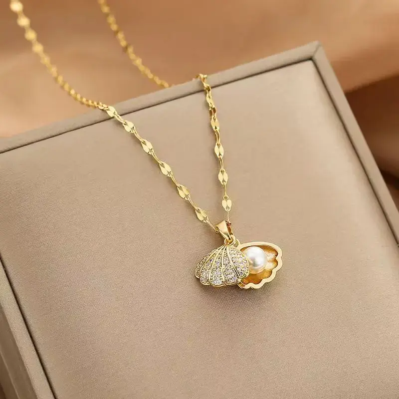 Thumbnail: Fashionable and Luxurious Peach Heart Pearl Oyster Necklace, Personalized and Ve