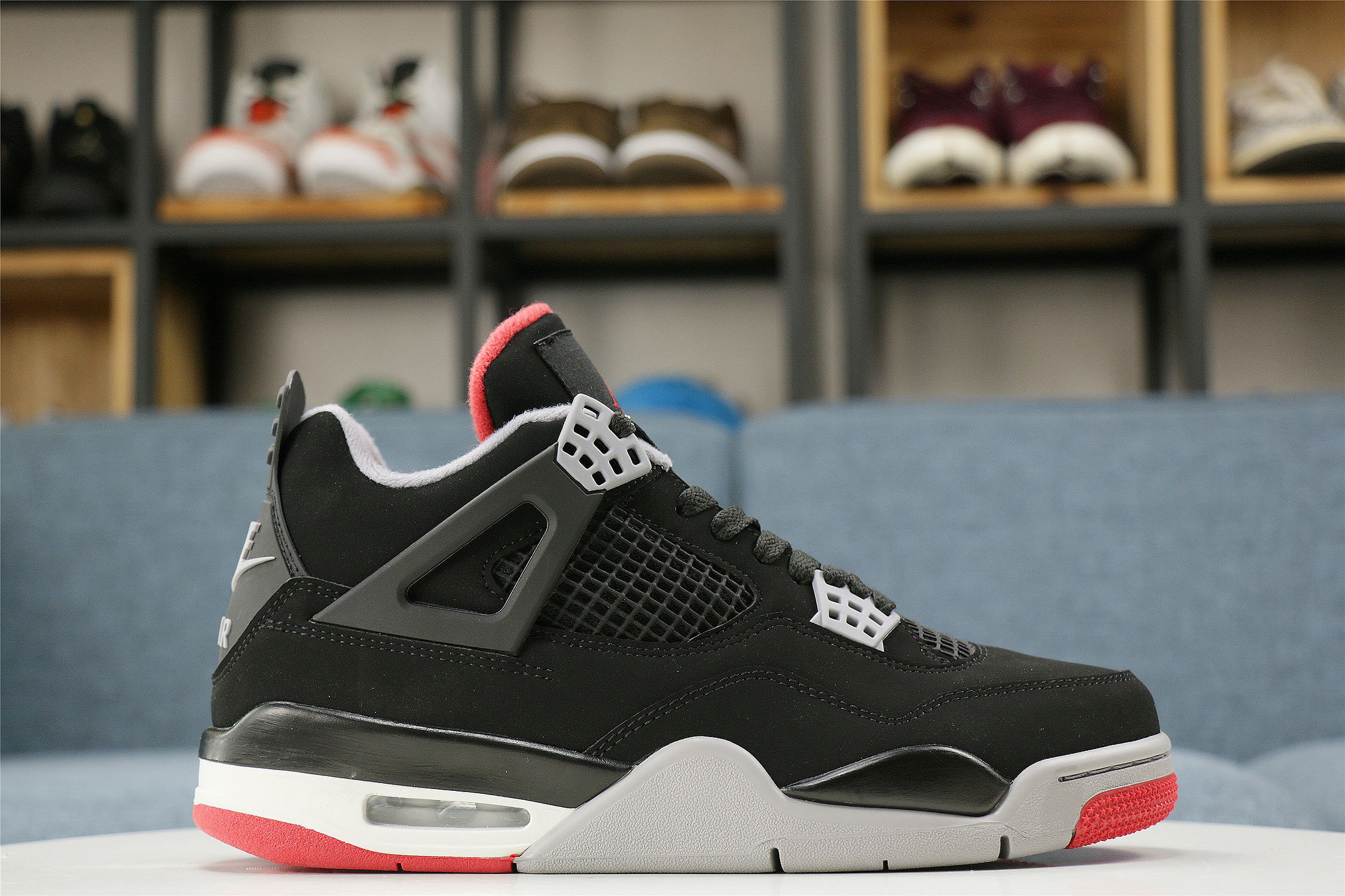bred aj4